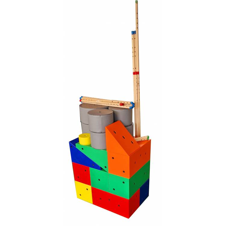 Dřevěný pojízdný vozík na stavebnici